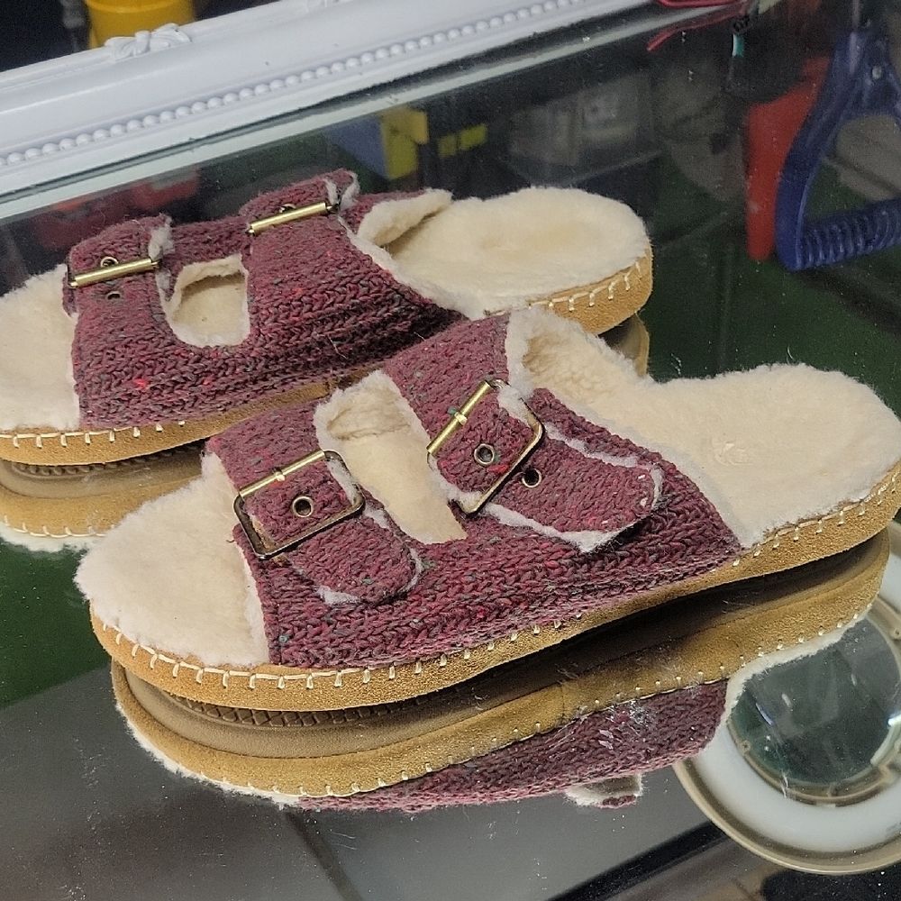 Womens 10 Acorn Women's Camden Double Buckle Cozy Slide Slippers Garnet. COZY